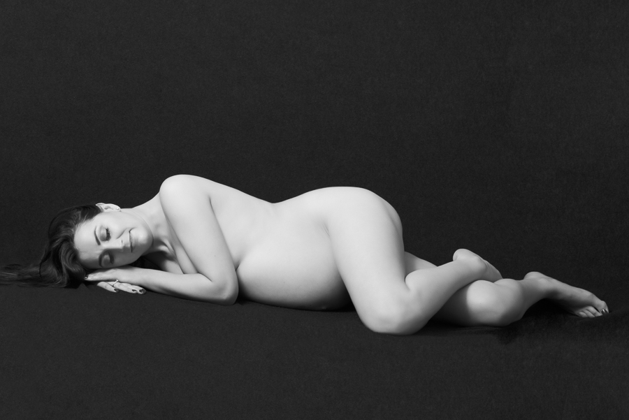 Black and white maternity photography nude